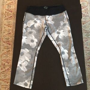 Nike Dri-Fit Black & White 3/4 length leggings